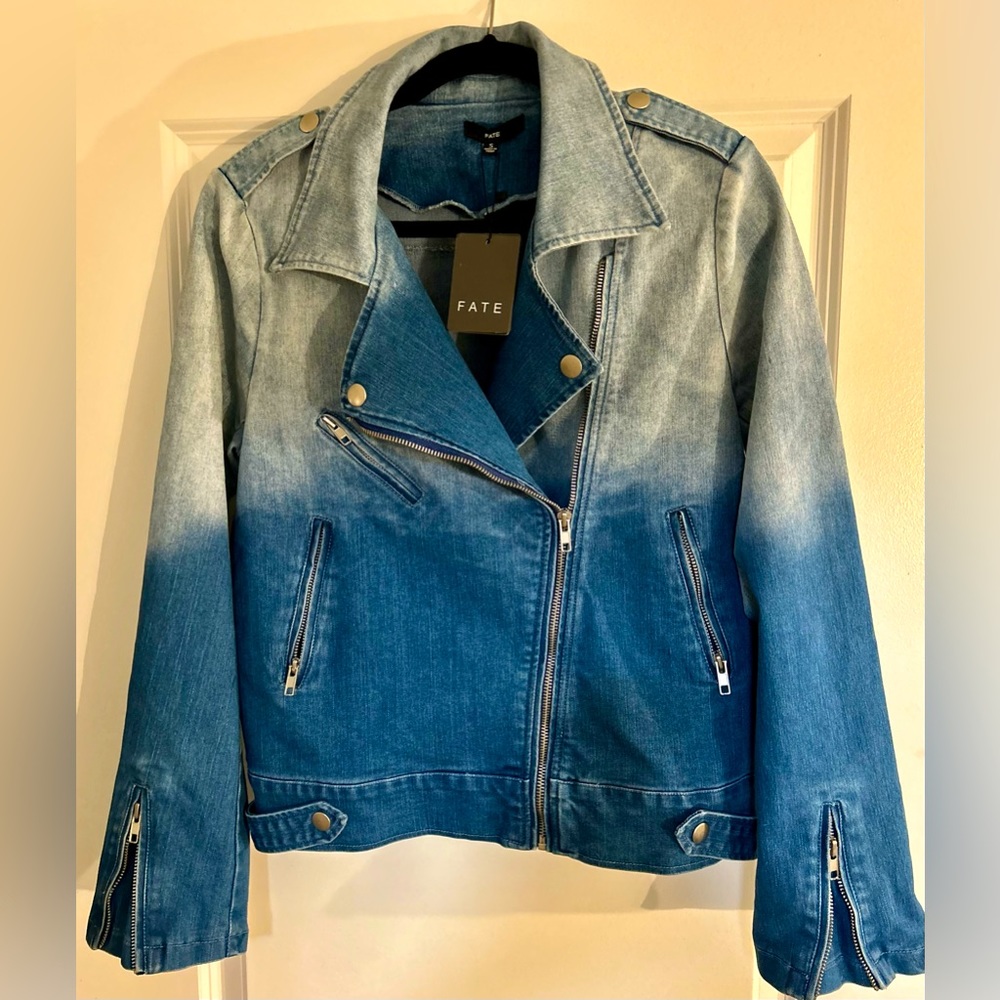Brand NEW W/TAGS! Super cute jean jacket! Size small.